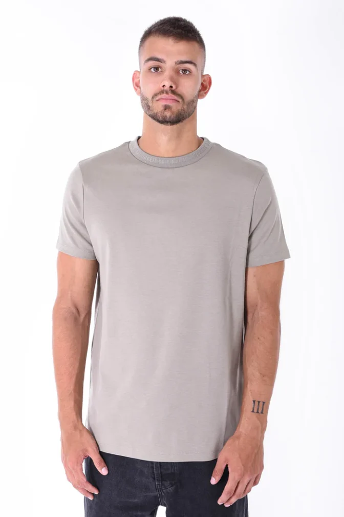Unterragendes Shört T-Shirt Kleinigkeit – Bild 5