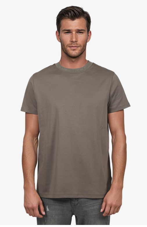 Unterragendes Shört T-Shirt Kleinigkeit – Bild 10