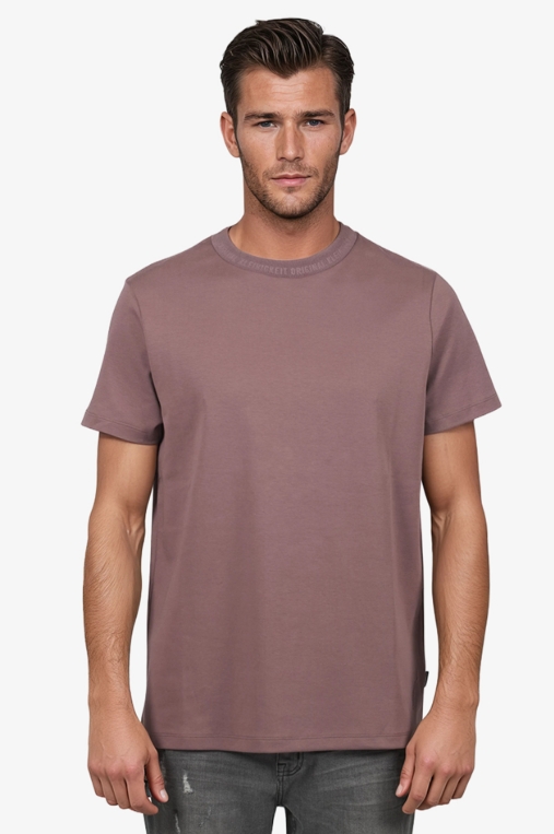 Unterragendes Shört T-Shirt Kleinigkeit – Bild 11